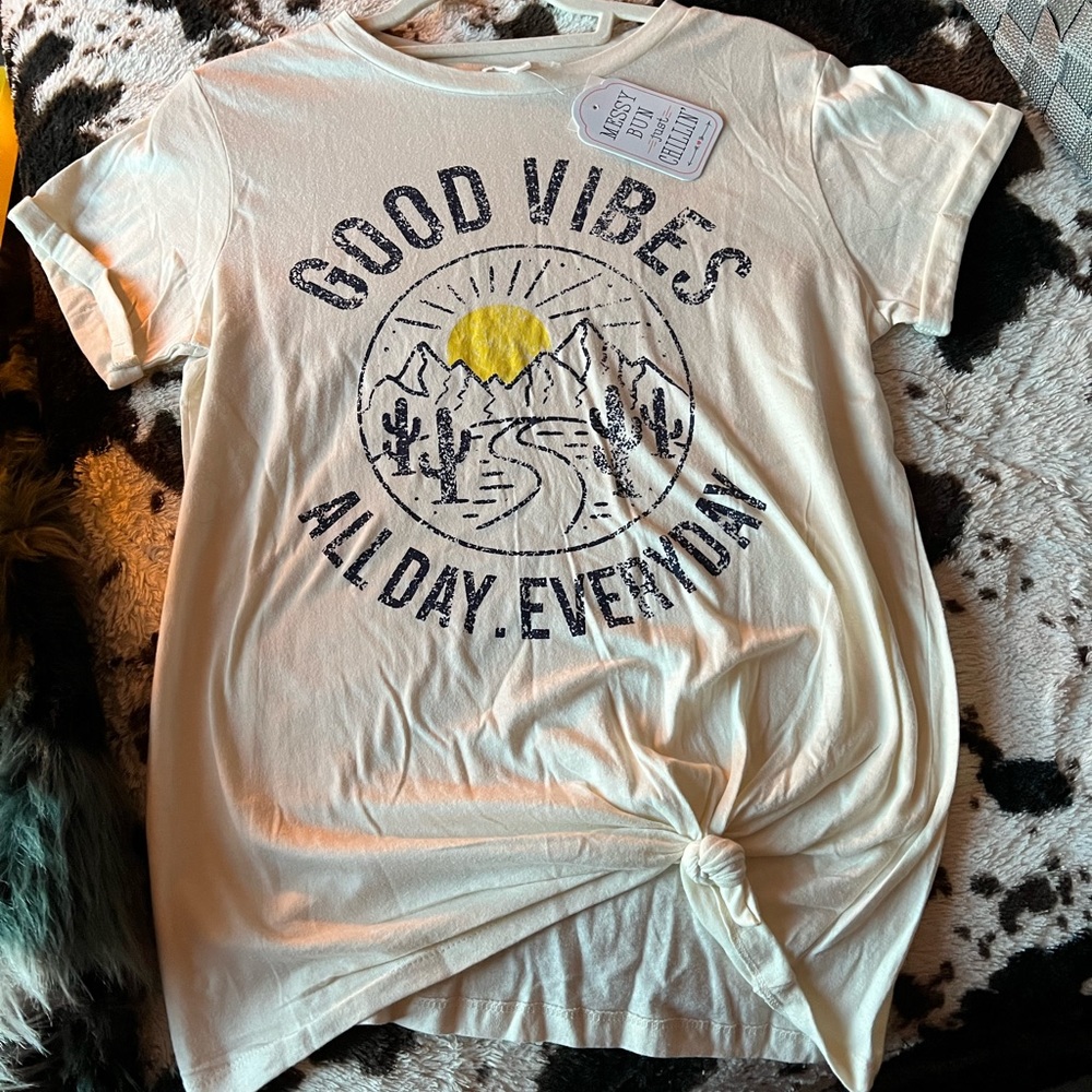 Messy Bun just Chillin T-shirt.  Says GOOD VIBES ALL DAY EVERYDAY in Size S